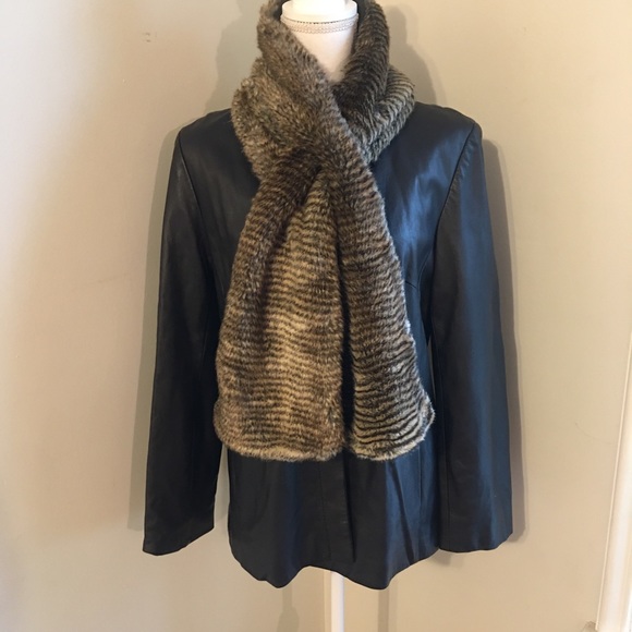 🤎 The Limited Beautiful Faux Fur Scarf 🤎 - Picture 3 of 7